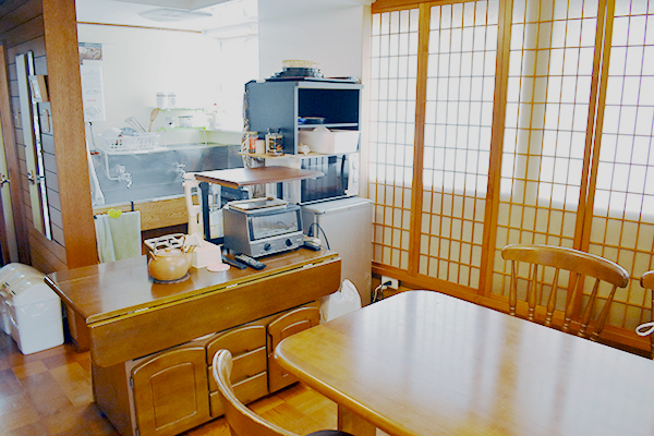 The free space on the first floor has a small kitchen