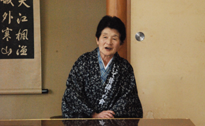 昔語りをする女将