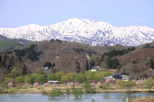 Shirakawa Dam lakeside