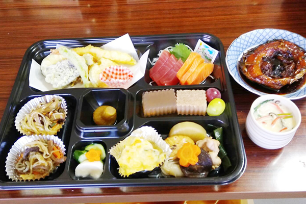 お食事