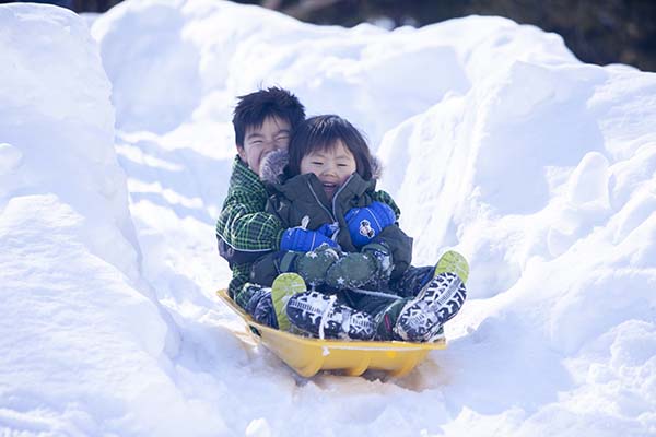 雪遊び