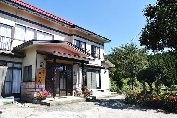 150本のダリアは見応え抜群!花に囲まれた農家民宿